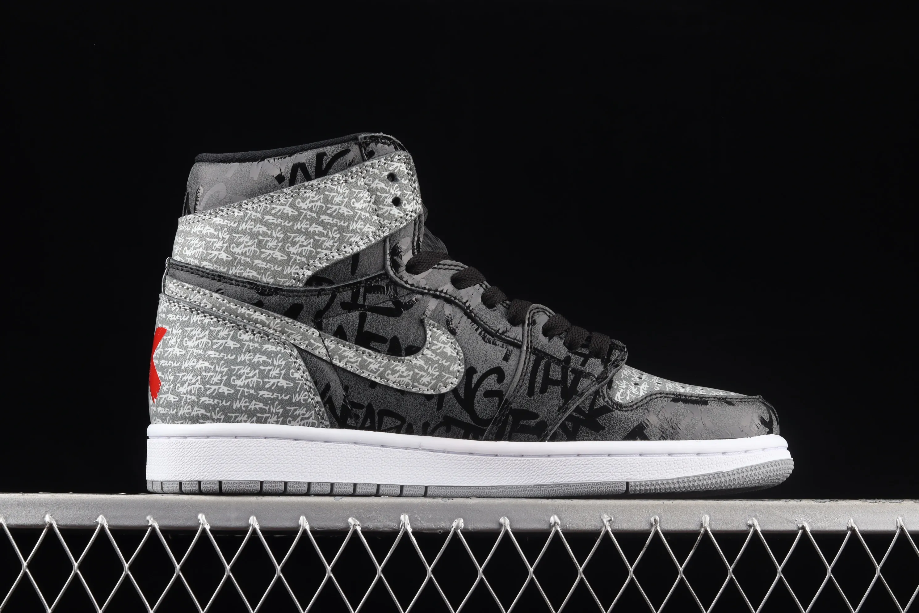 All categories Air Jordan Jordan series basketball shoes Air Jordan 1 High Air Jordan 1 High OG "Rebellionaire" AJ1 Joe 1 black and gray banned "Rebelionaire" high-top basketball shoes 555088-036